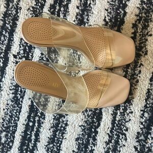 Cream Heels with Open-Toe Design and Textured Insole